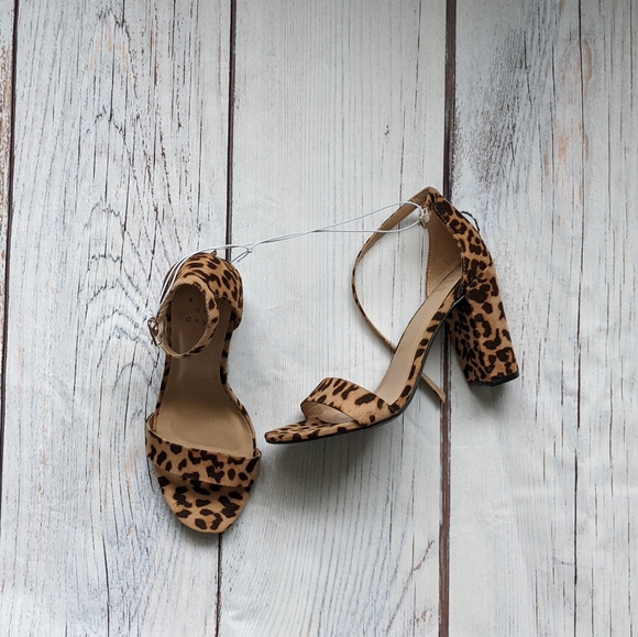 Leopard Print Chunky Heels - Picture 4 of 6